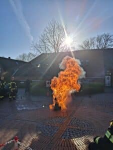 Große Flamme beim Feuerlöschtraining in Westerhusen